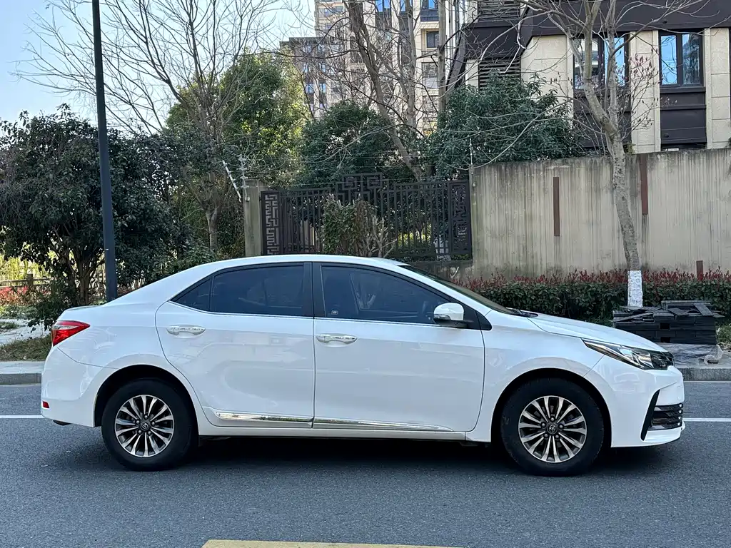 Toyota Corolla 2018 — фото 5