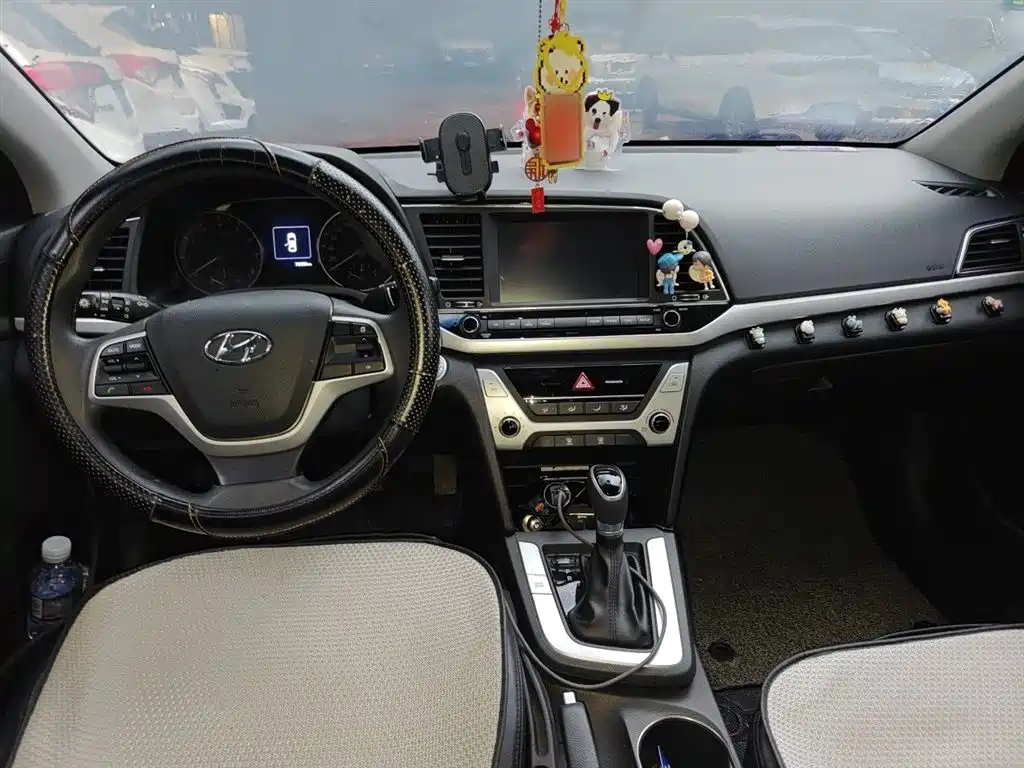 Hyundai Elantra 2018 — фото 13