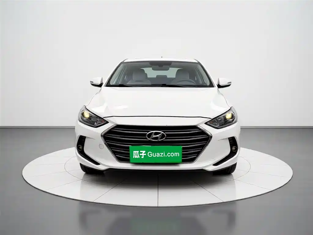Hyundai Elantra 2018 — фото 24