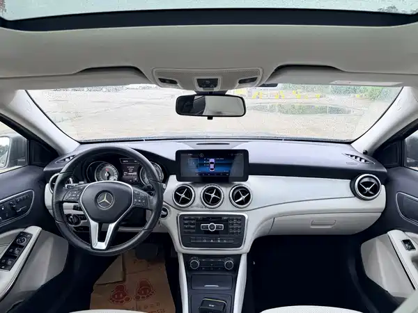 Mercedes-Benz GLA 2015