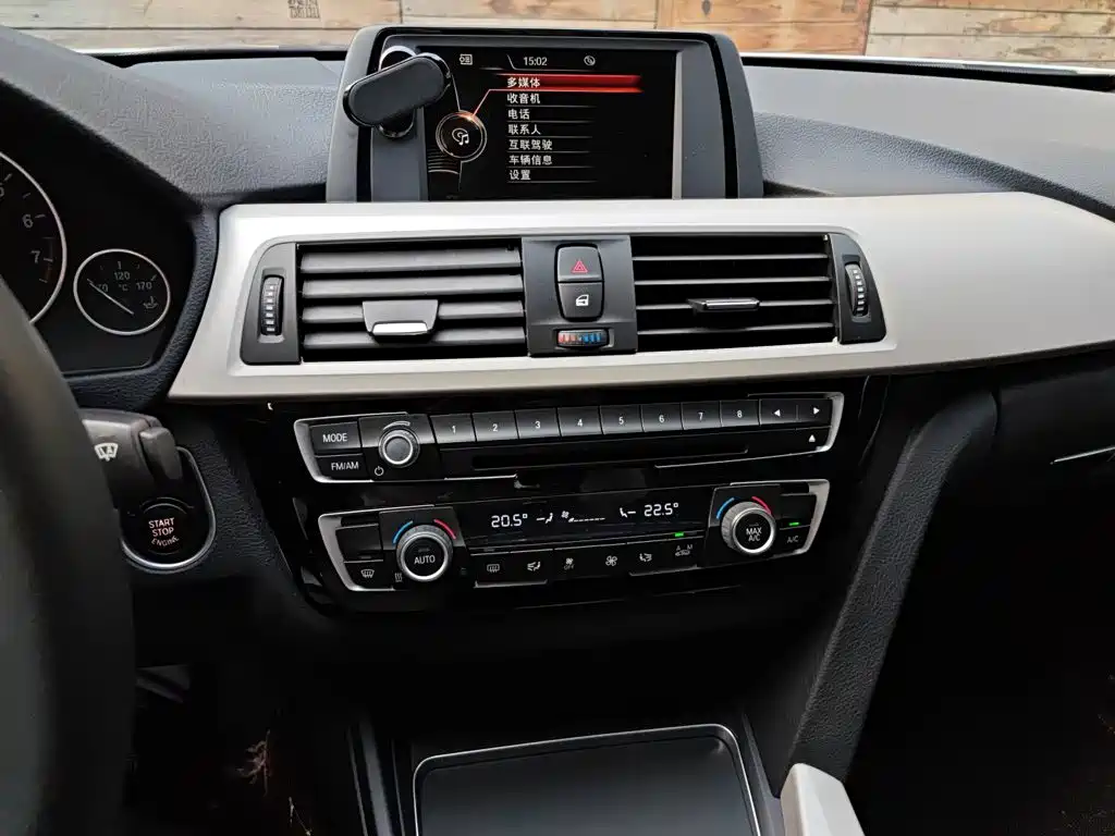 BMW 3 Series 2016 — фото 13