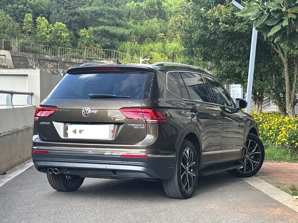Volkswagen Tiguan L 2017 — фото 5