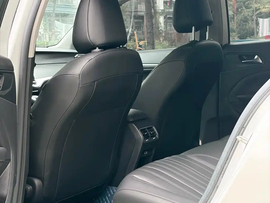 Peugeot 408 2022 — фото 10