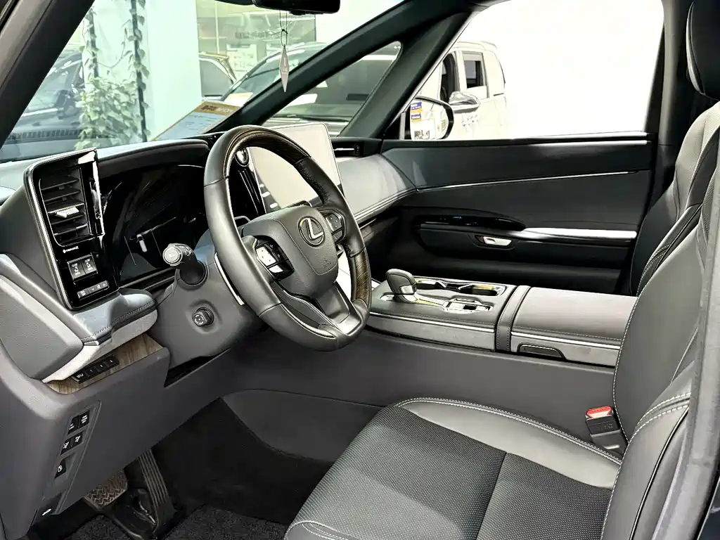 Lexus LM 2025 — фото 9