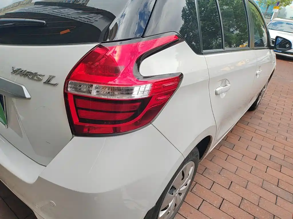 Toyota Yaris L 2023 — фото 8