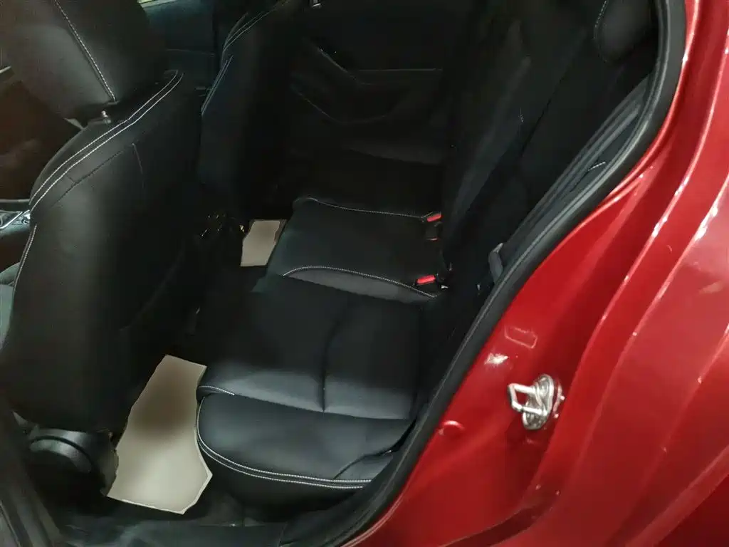 Mazda 3 Axela 2019 — фото 17