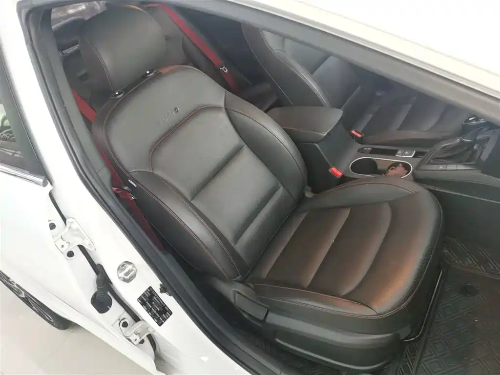 Hyundai Elantra 2019 — фото 20