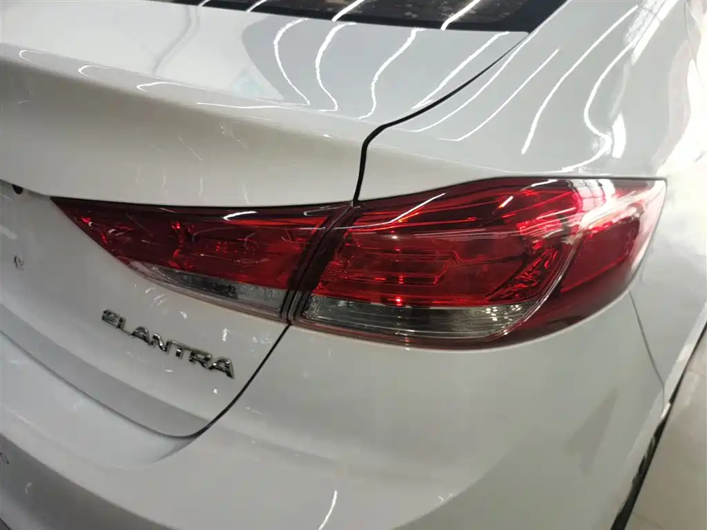 Hyundai Elantra 2019 — фото 24