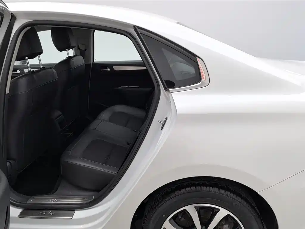 Citroen C4 2017 — фото 15