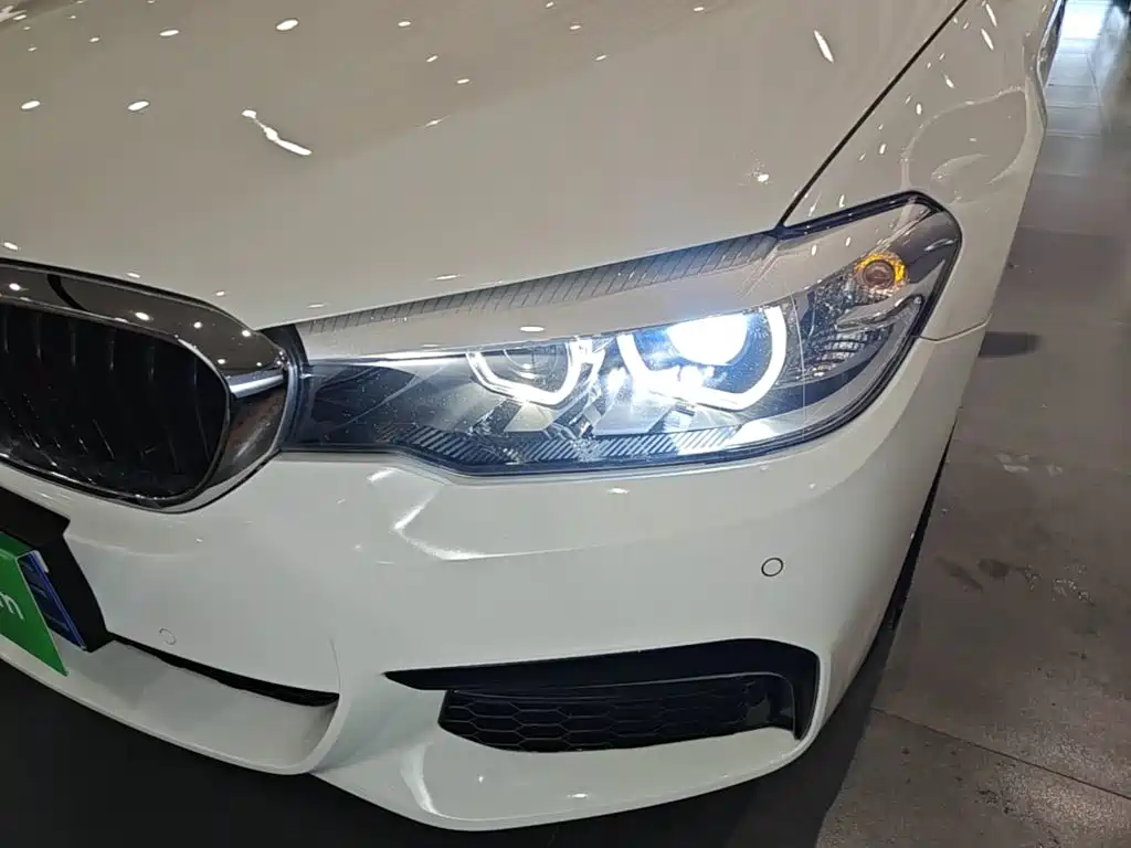 BMW 5 Series 2018 — фото 24