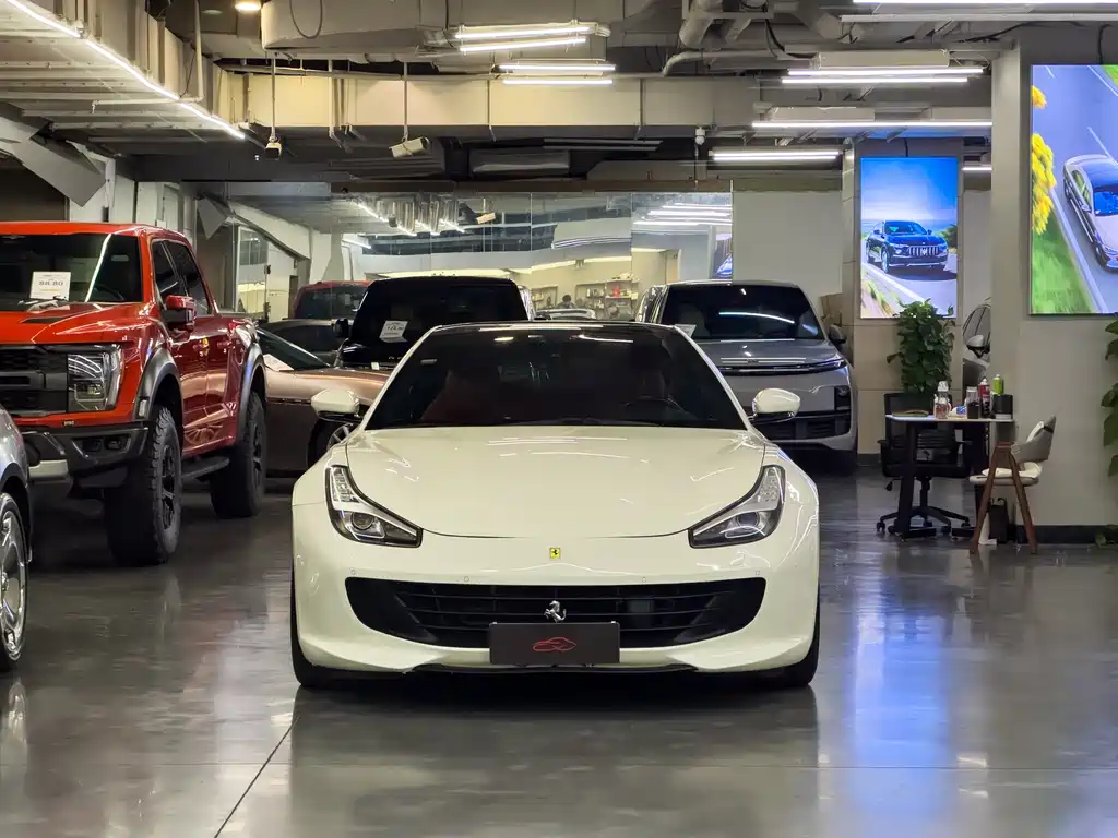 Ferrari GTC4Lusso 2019 — фото 2