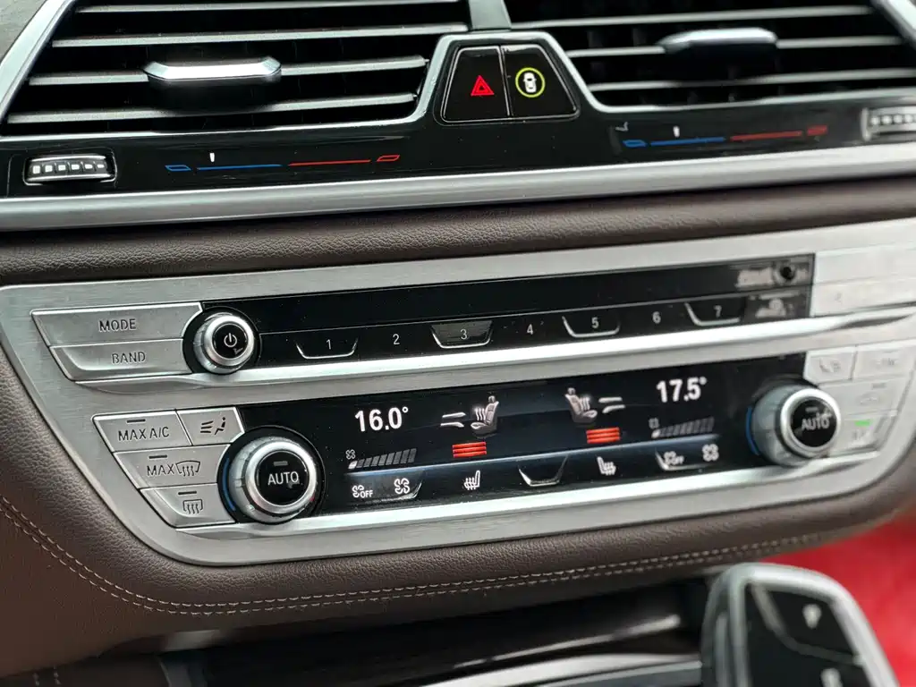 BMW 7 Series 2021 — фото 17
