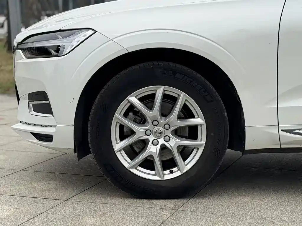 Volvo XC60 2021 — фото 9