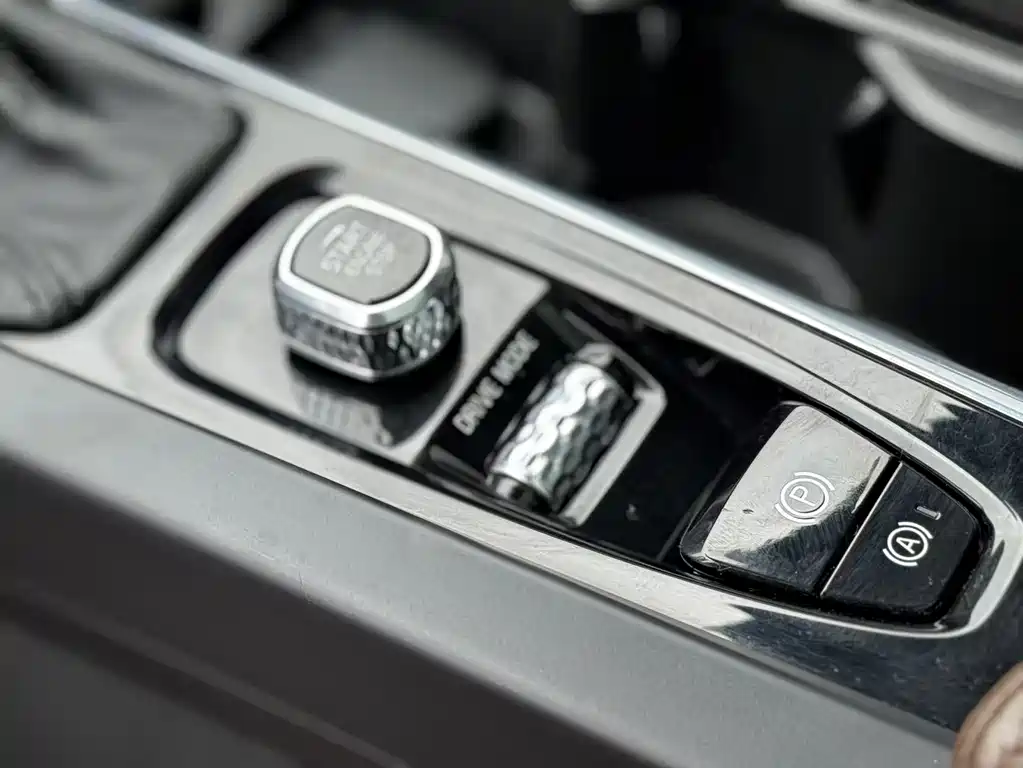 Volvo XC60 2021 — фото 13