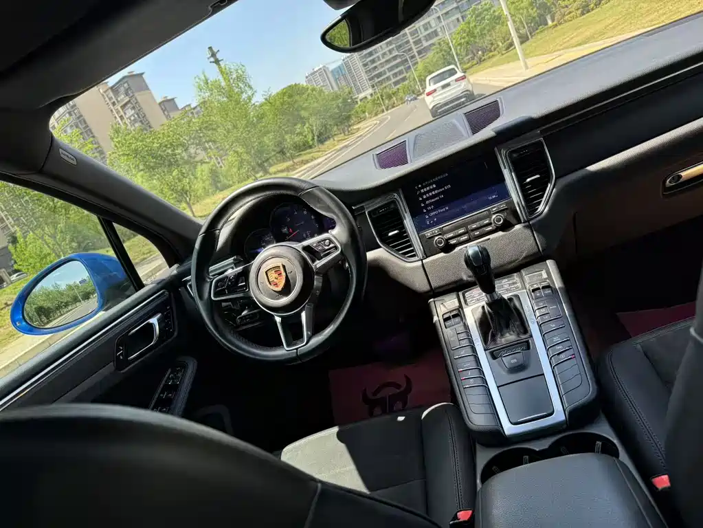 Porsche Macan 2016 — фото 12