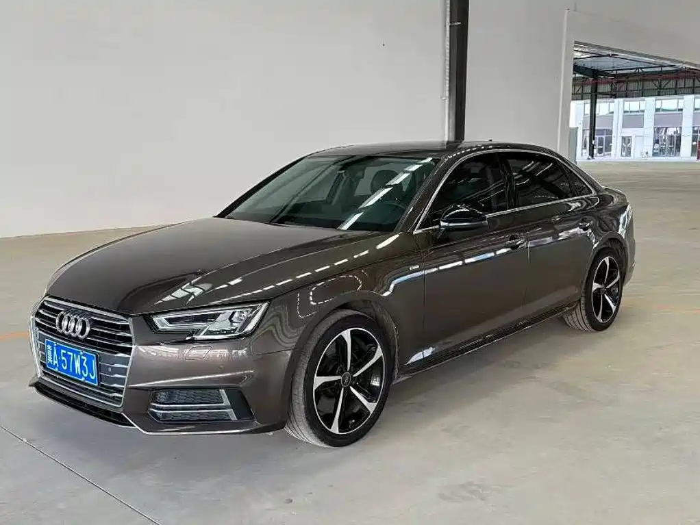 Audi A4L 2018 — фото 1