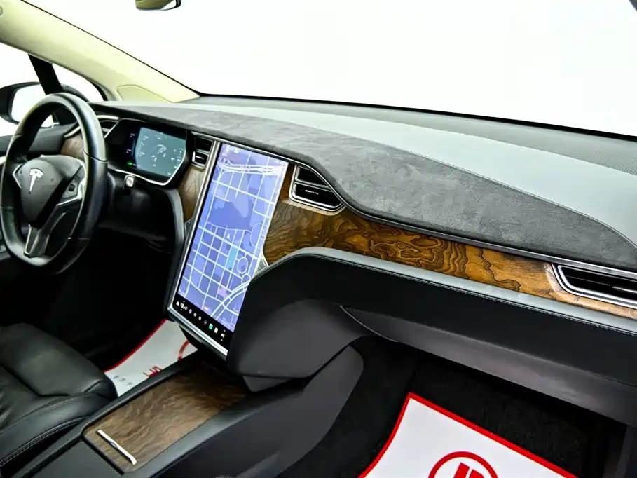 Tesla Model X 2017 — фото 19