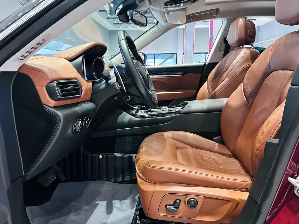 Maserati Levante 2017 — фото 11