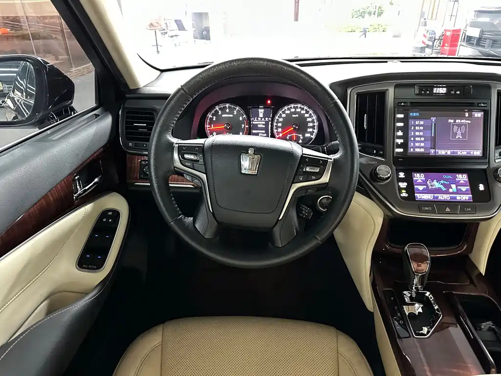 Toyota Crown 2015 — фото 11
