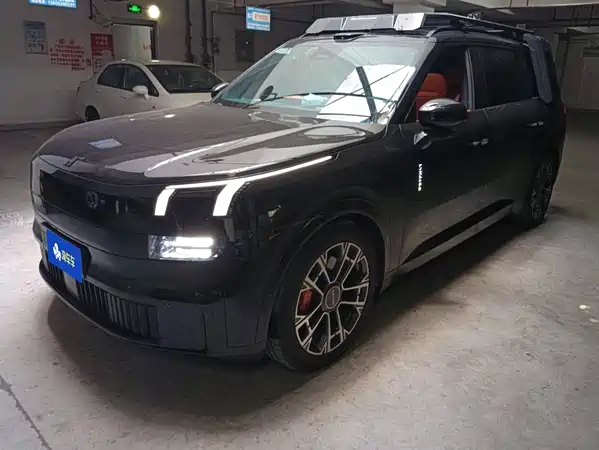 Lynk & Co 900 2025