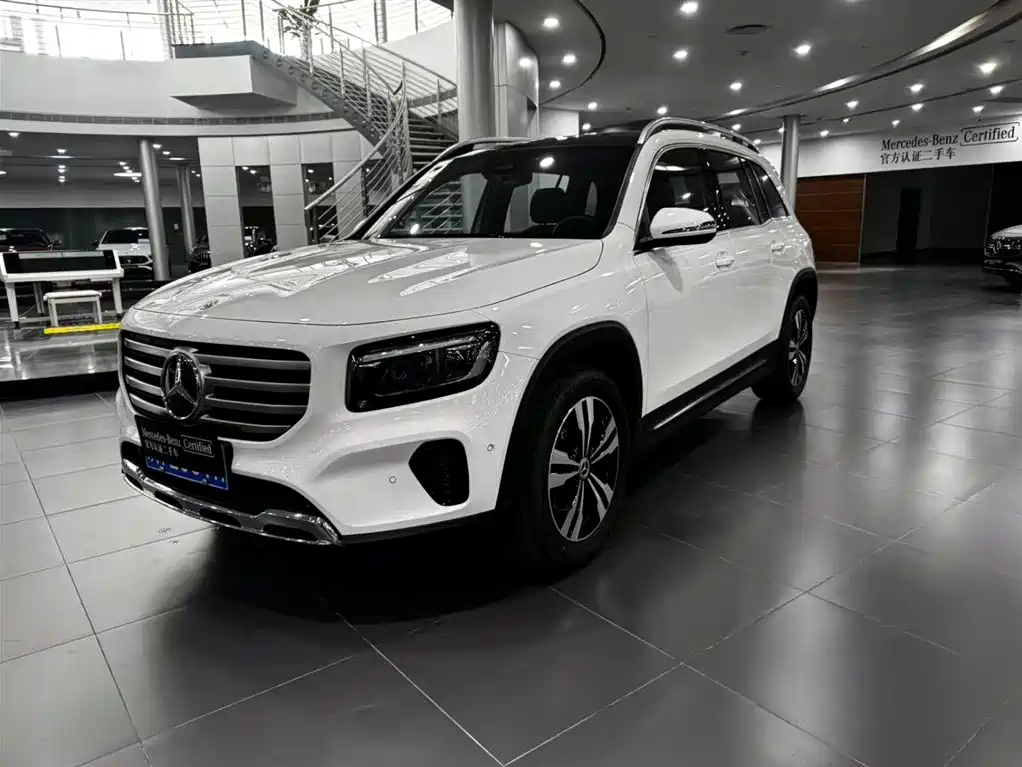 Mercedes-Benz GLB 2024 — фото 1