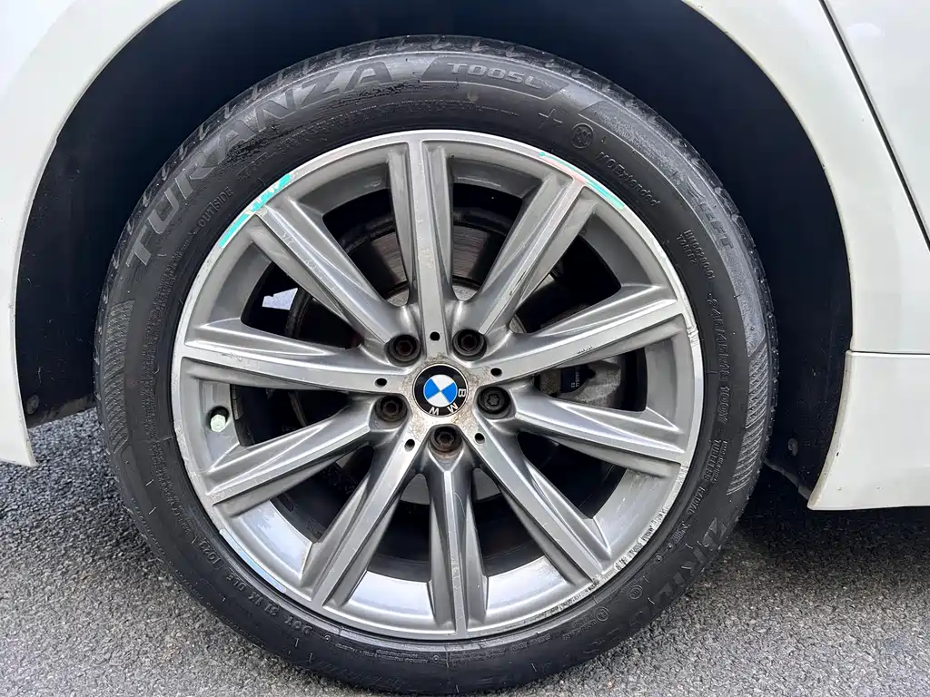 BMW 5 Series 2017 — фото 21