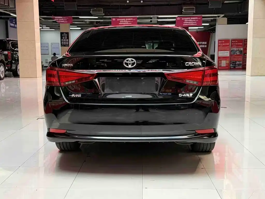 Toyota Crown 2017 — фото 8