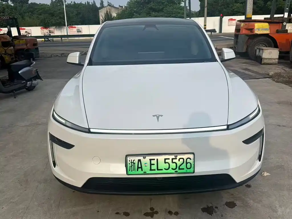 Tesla Model Y 2025 — фото 2