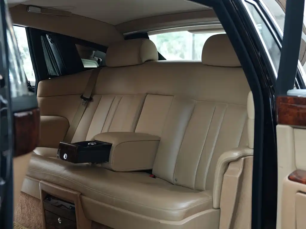 Rolls-Royce Phantom 2017 — фото 8