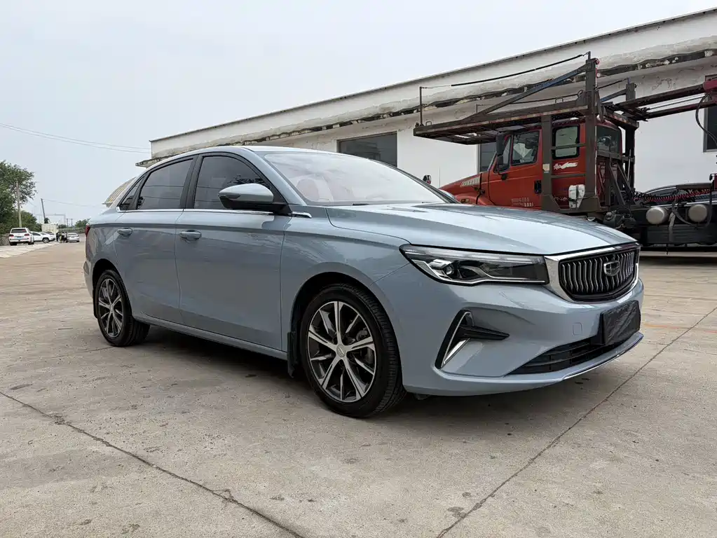 Geely Emgrand 2023