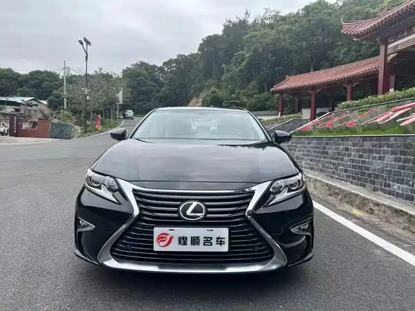 Lexus ES 2015