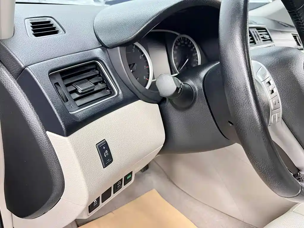 Nissan Tiida 2017 — фото 15