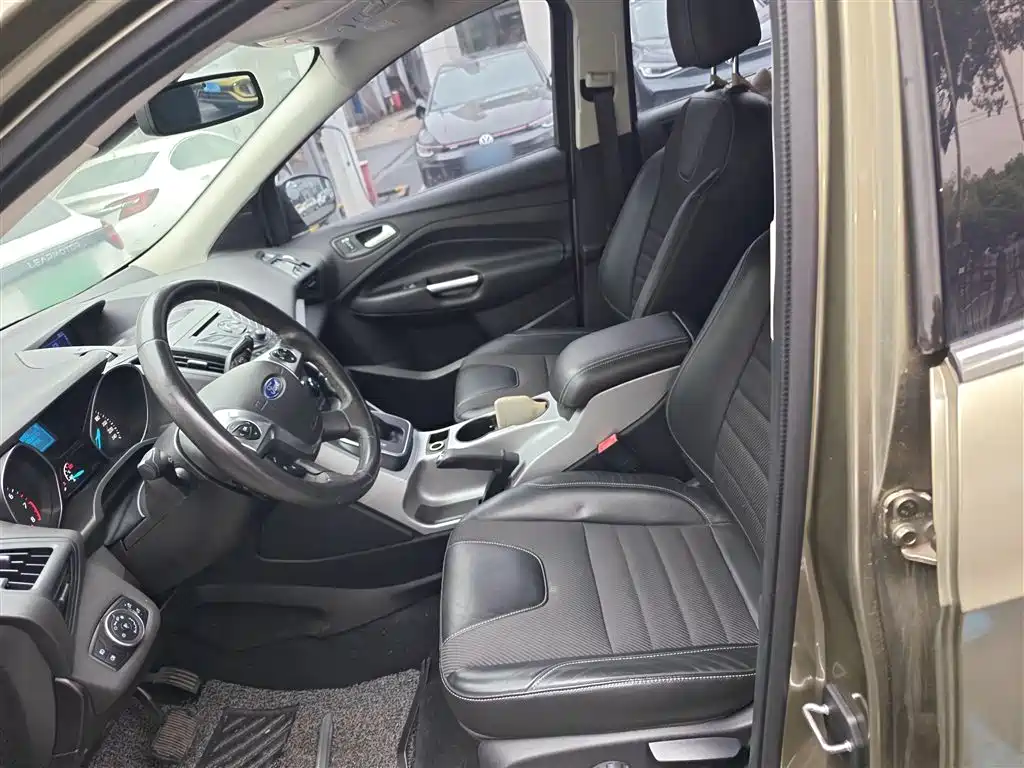 Ford Kuga 2015 — фото 10