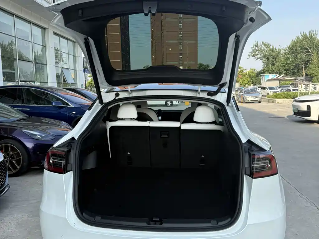 Tesla Model Y 2022 — фото 16