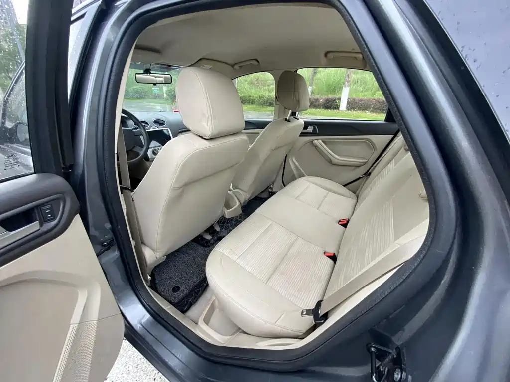 Ford Focus 2013 — фото 14
