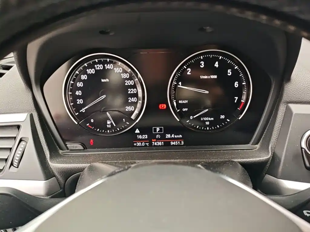 BMW 1 Series 2018 — фото 12