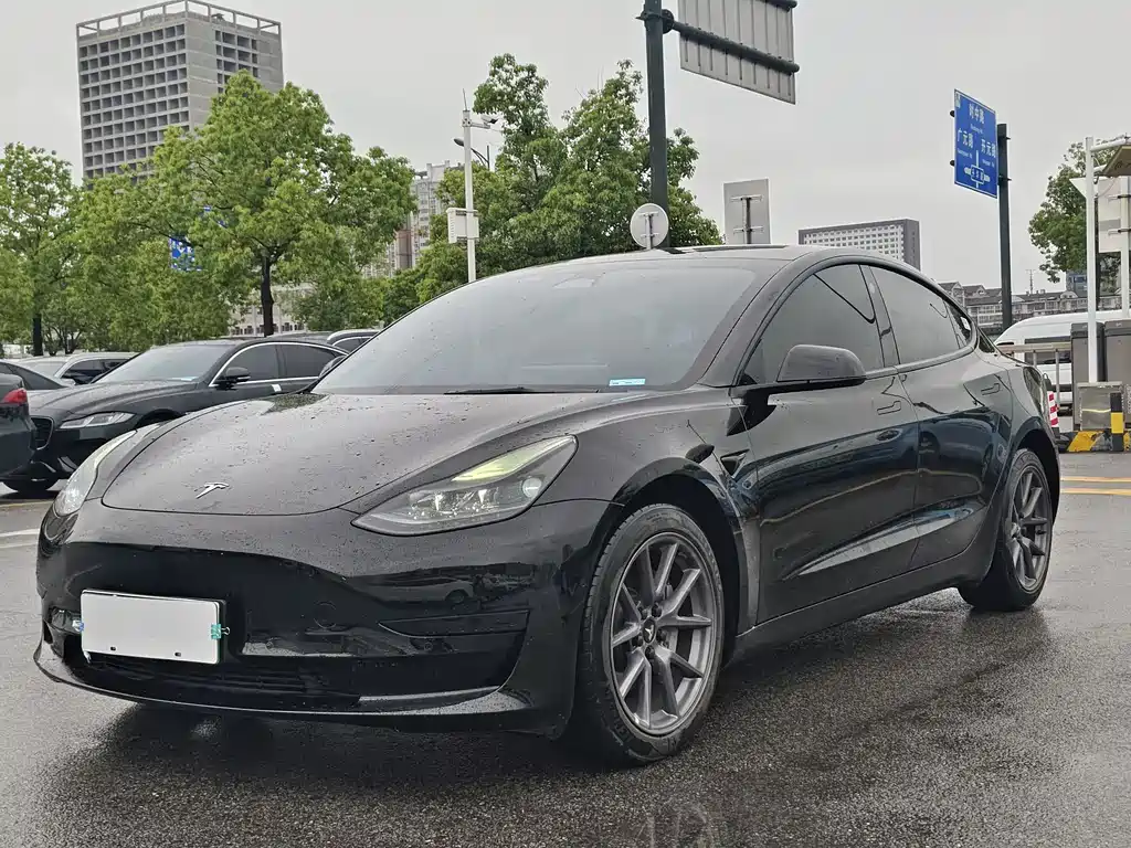 Tesla Model 3 2023 — фото 1