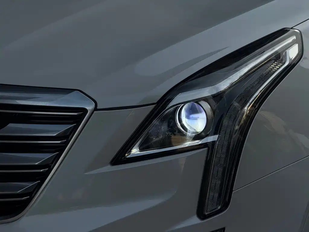 Cadillac XT5 2017 — фото 4