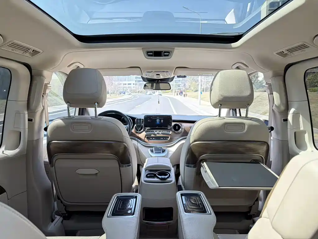 Mercedes-Benz V-Class 2021 — фото 17