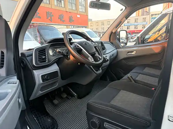Maxus V80 2024