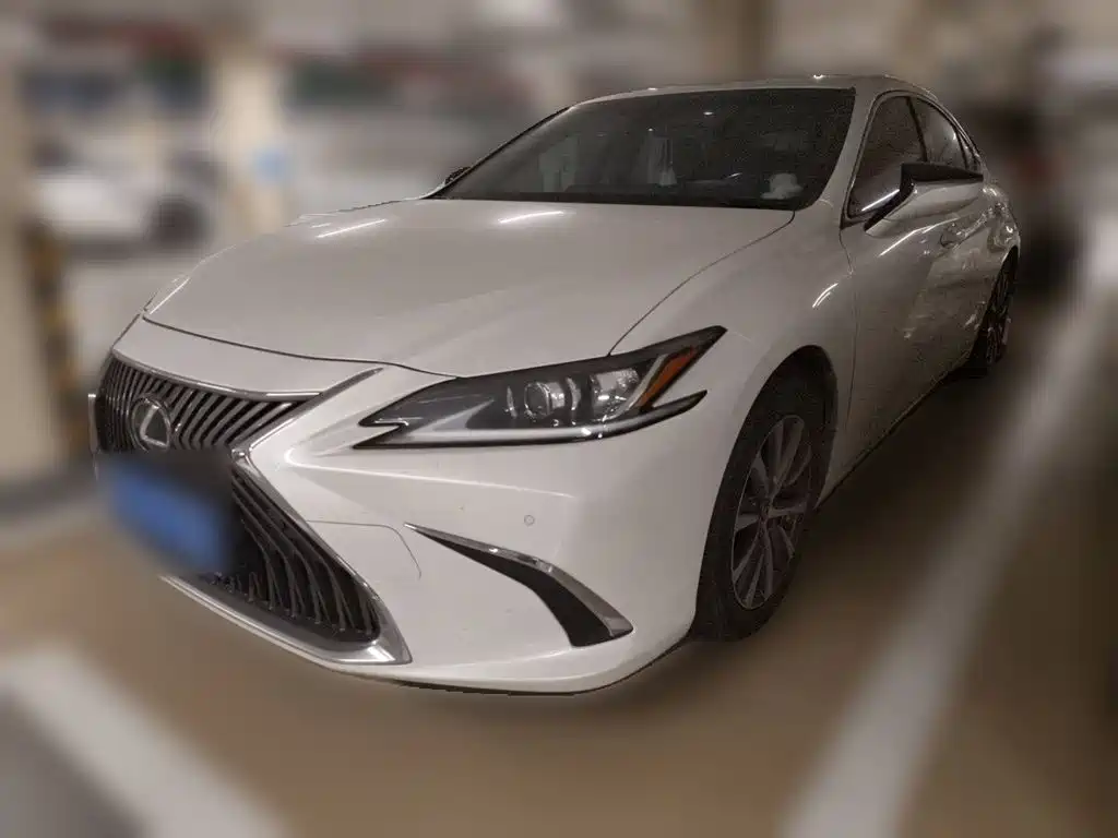 Lexus ES 2020