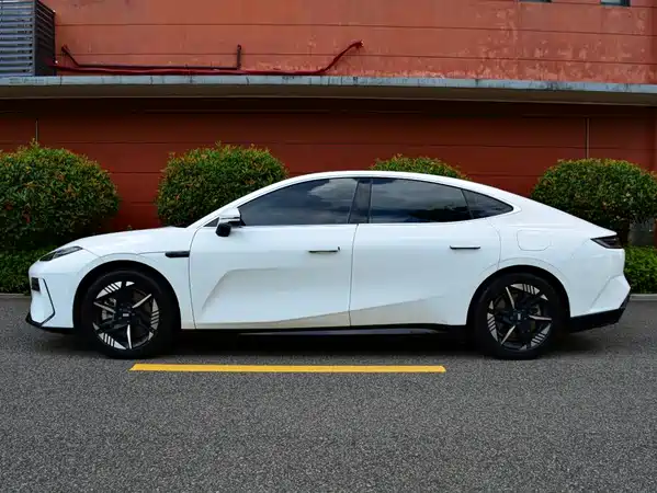 Geely Galaxy E8 2024