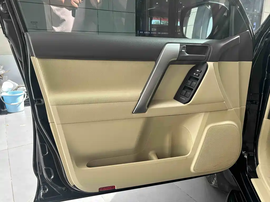 Toyota Prado 2015 — фото 19