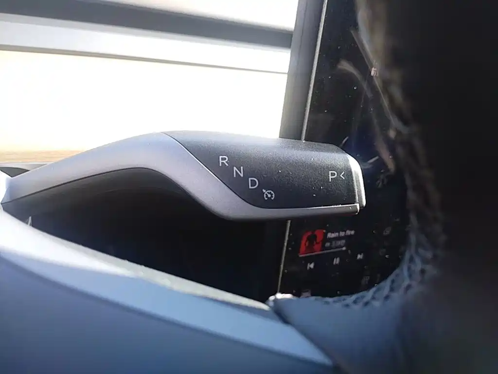Tesla Model Y 2023 — фото 14