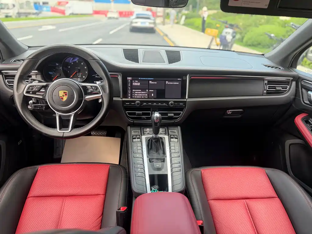 Porsche Macan 2022 — фото 13