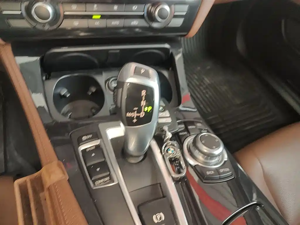 BMW 5 Series 2015 — фото 14