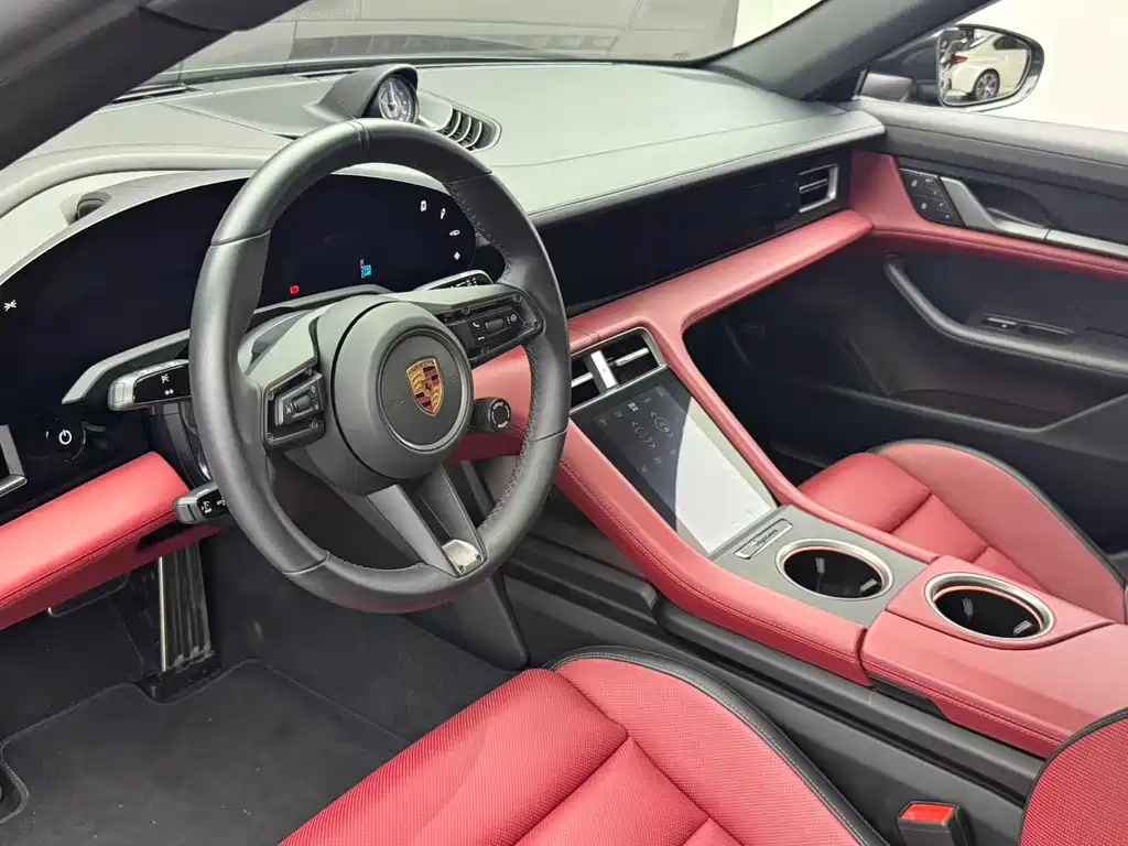 Porsche Taycan 2025