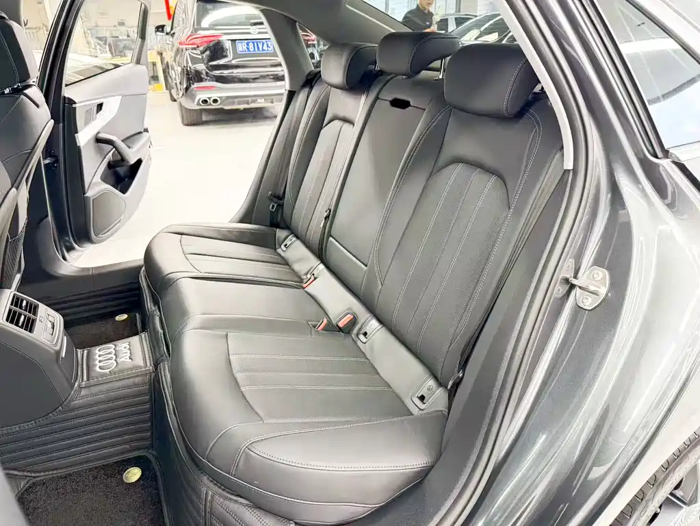 Audi A4L 2021 — фото 11