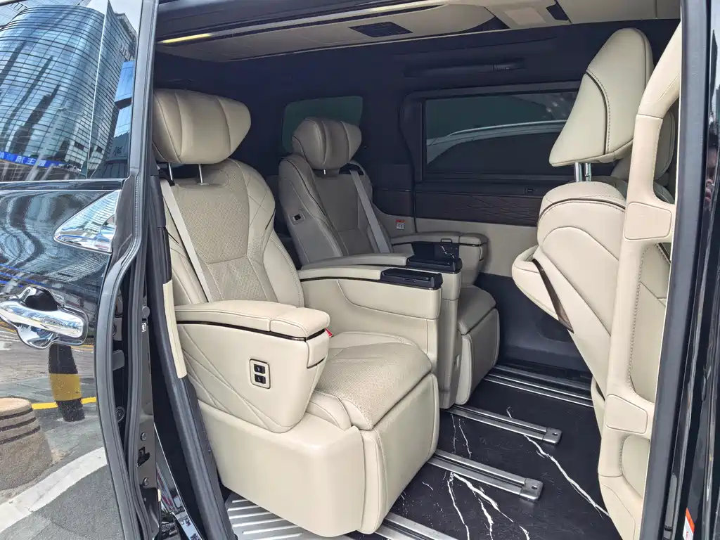 Toyota Alphard 2024 — фото 14