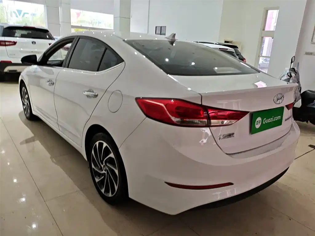 Hyundai Elantra 2020 — фото 5